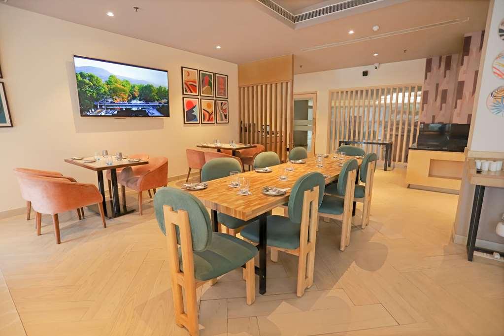 Park Inn By Radisson New Delhi Lajpat Nagar Restaurant bilde